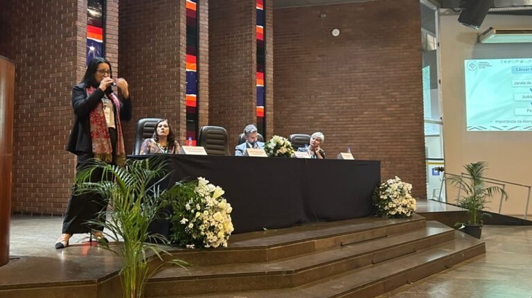 Representante do Cofen destaca cuidado a pacientes oncológicos em evento de estomaterapia da UERJ