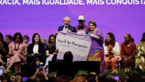 Lula sanciona lei que estende licença-maternidade em caso de internação prolongada