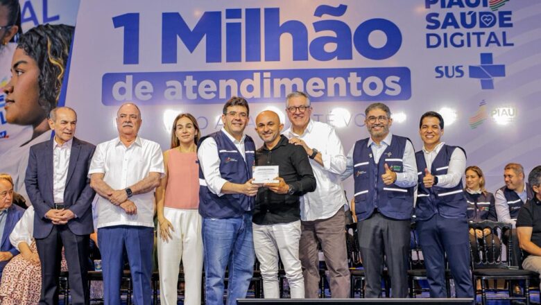Enfermagem que é destaque: Enfermeiro Carlos Alberto é homenageado pelo ministro da Saúde e governador do Piauí por atuação na Saúde Digital