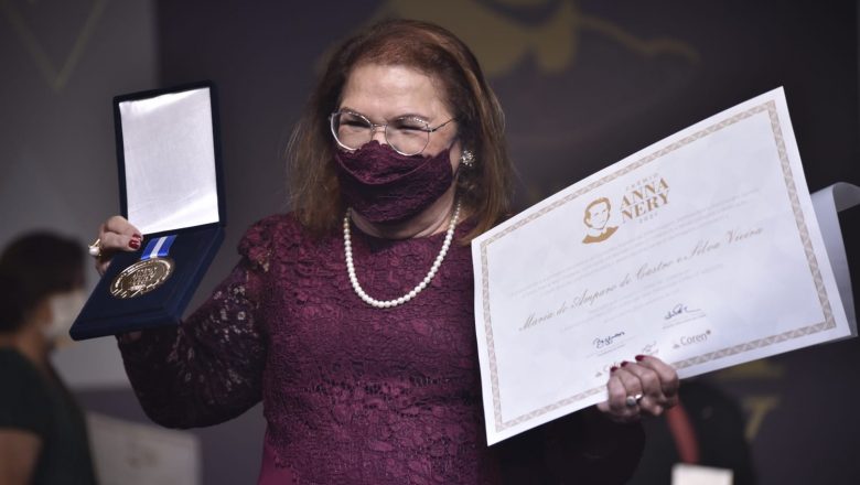 38 anos a serviço da Enfermagem: Amparo Vieira recebe o Prêmio Anna Nery