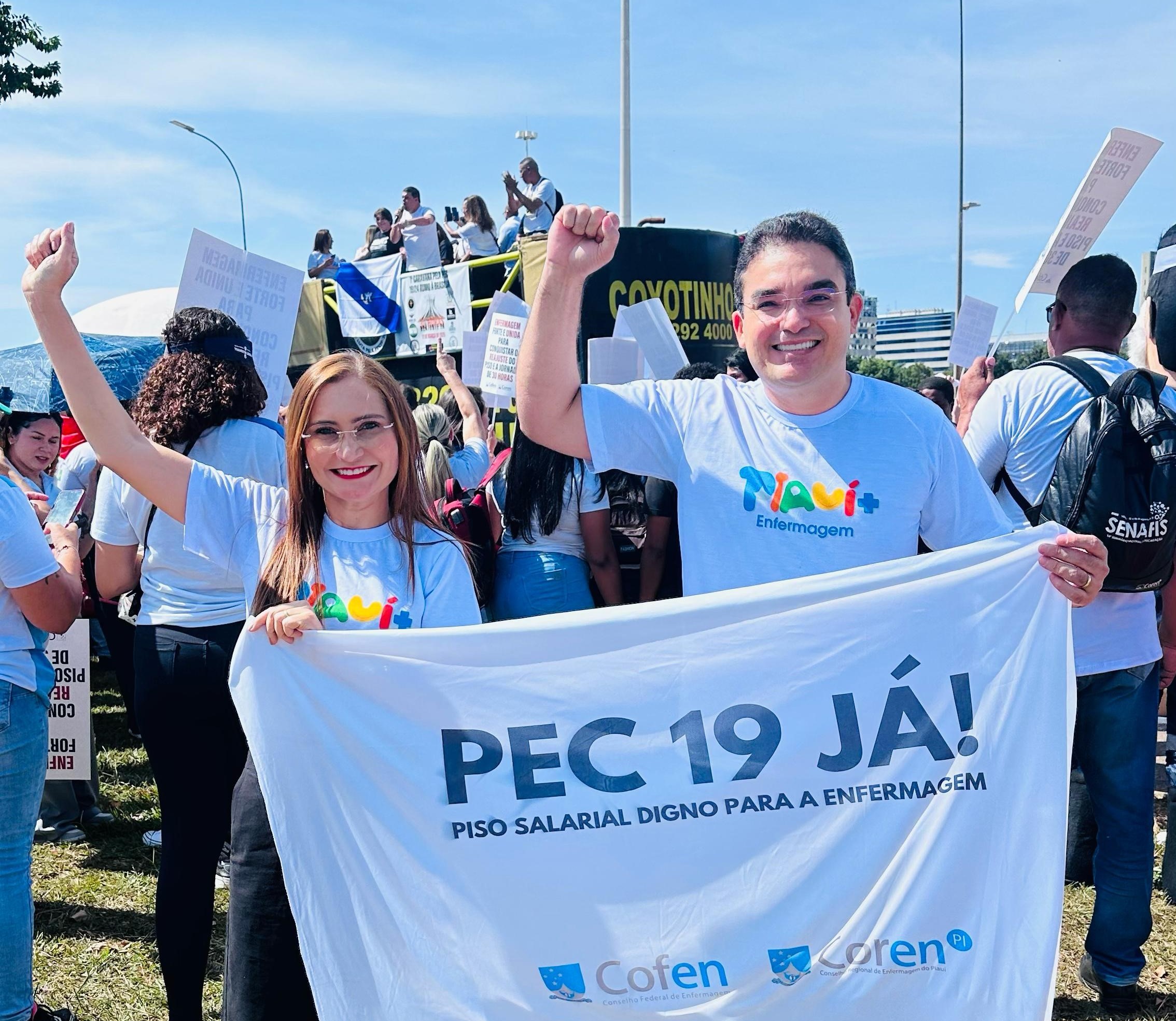 Enfermagem mostra união e força em ato por reajuste do piso e jornada de 30h