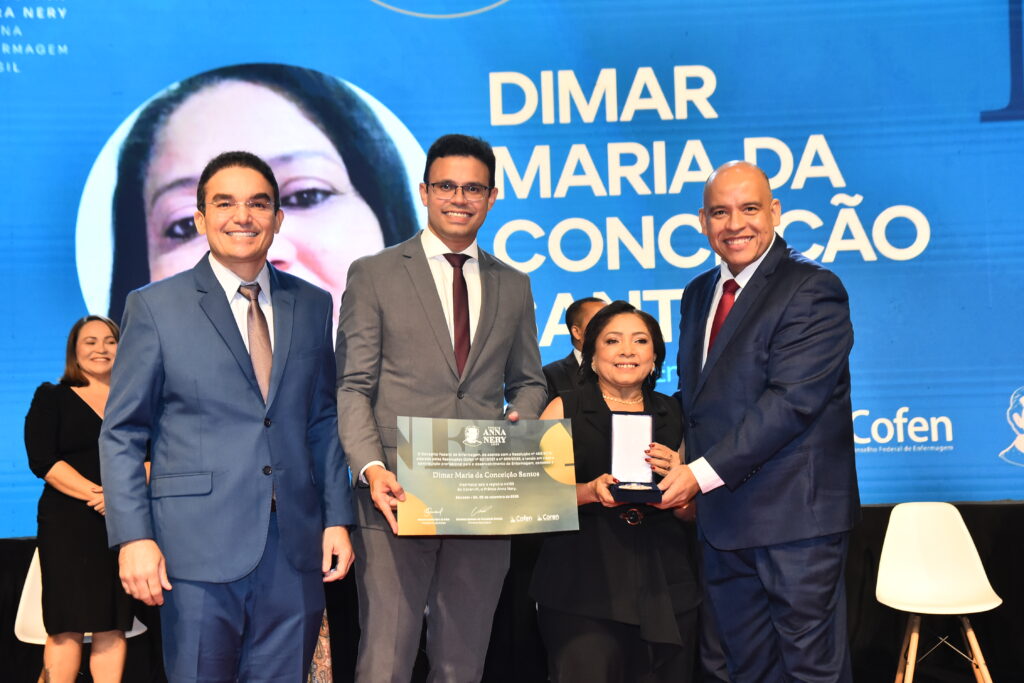 Técnica de Enfermagem Dimar Santos é homenageada com o Prêmio Anna Nery pelo Piauí