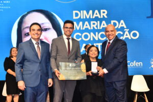 Técnica de Enfermagem Dimar Santos é homenageada com o Prêmio Anna Nery pelo Piauí