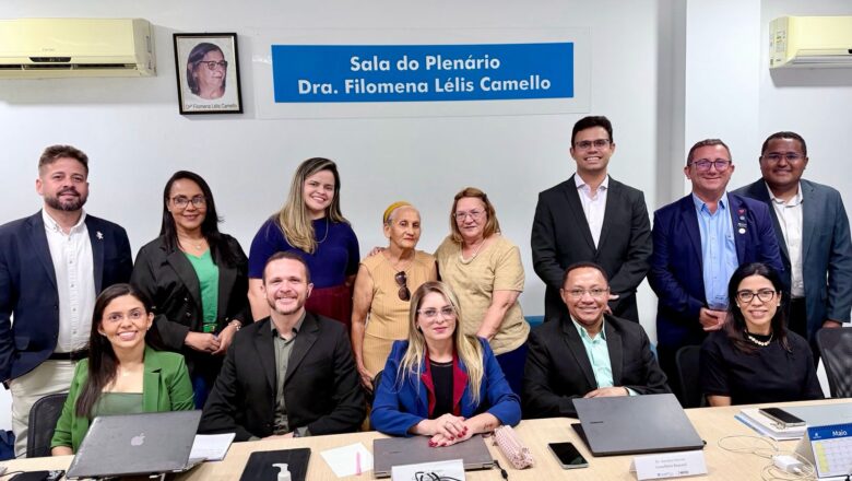 Reencontro com a história: pioneira da fiscalização visita o Coren-PI e parabeniza plenária pelos avanços 